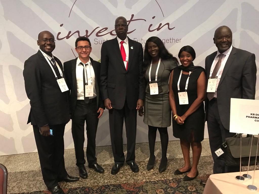Notre Vice-Président, M. Mete Unal, avec des délégués de plusieurs pays Africains au Forum des Affaires Turquie-Afrique.